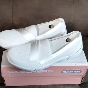 Women's new in box Skechers size 7